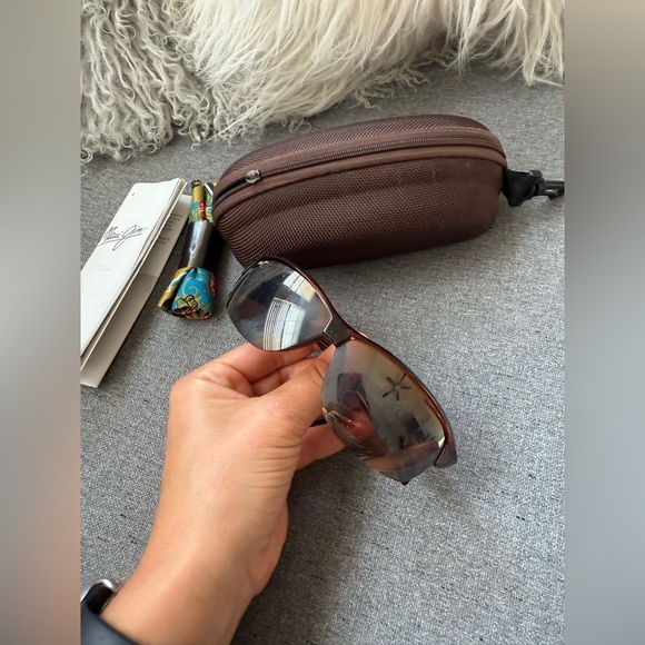 Maui Jim Middles Sunglasses MJ 430 26 63/16 116
Matte Rootbeer Scratched Lenses - Picture 2 of 8